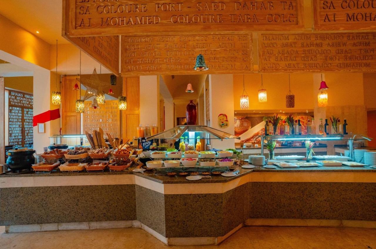 Hotel Novotel Sarm es-Sejk Kültér fotó A buffet at a hotel
