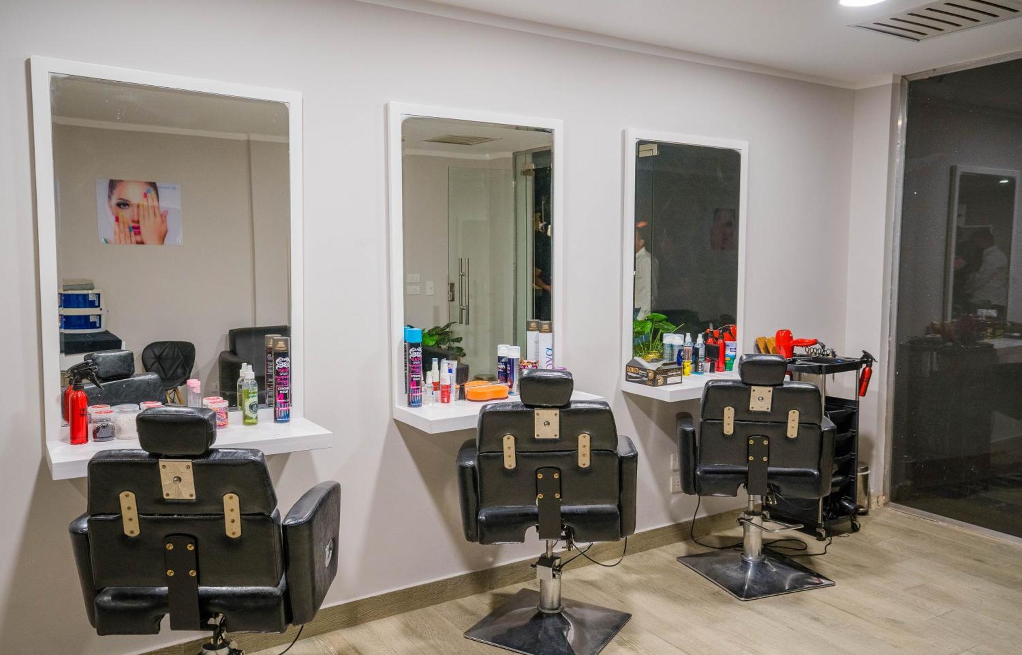 Hotel Novotel Sarm es-Sejk Kültér fotó Hair salon in Bucharest, Romania